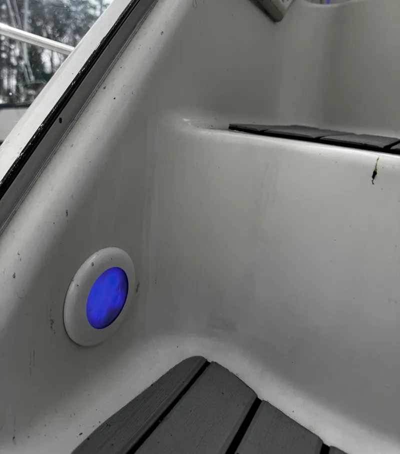 Slide: The Image of 1998 Maxum 4100 SCA - 22