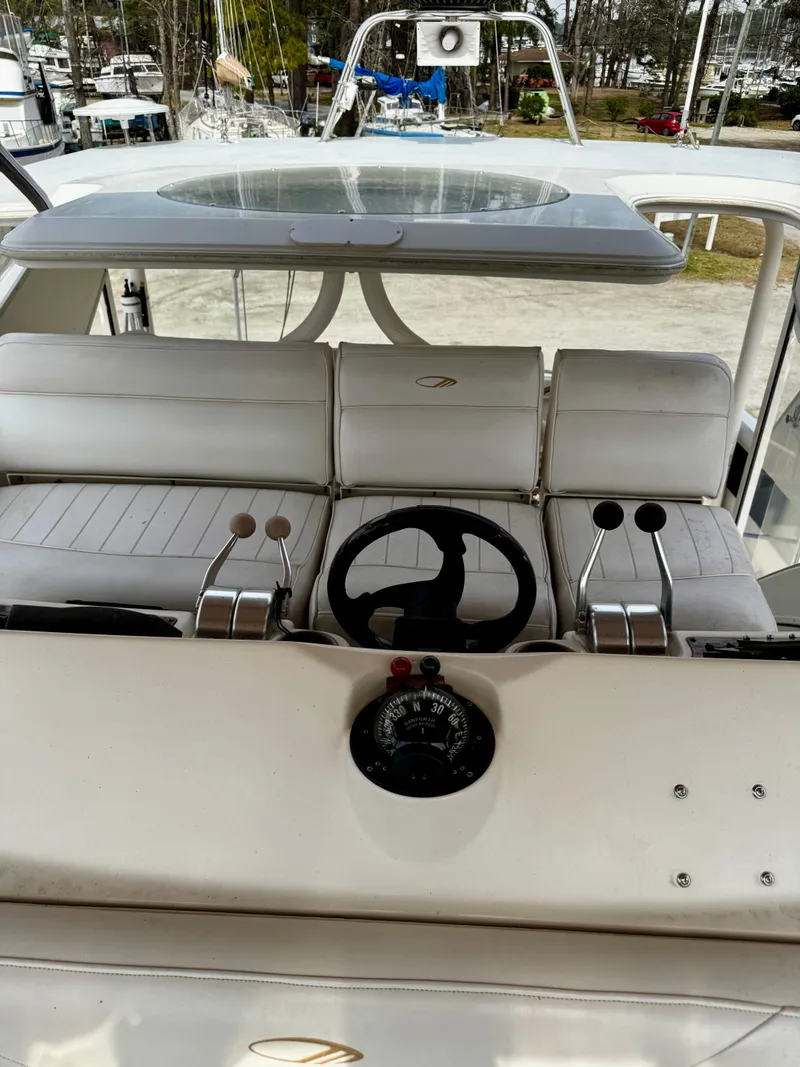 Slide: The Image of 1998 Maxum 4100 SCA - 27