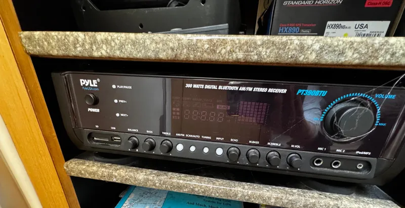 Slide: The Image of 1998 Maxum 4100 SCA - 49