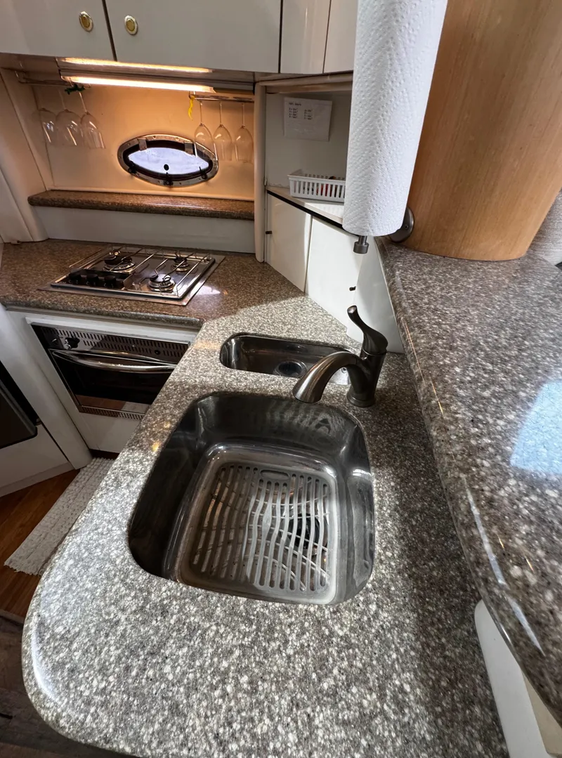 Slide: The Image of 1998 Maxum 4100 SCA - 66