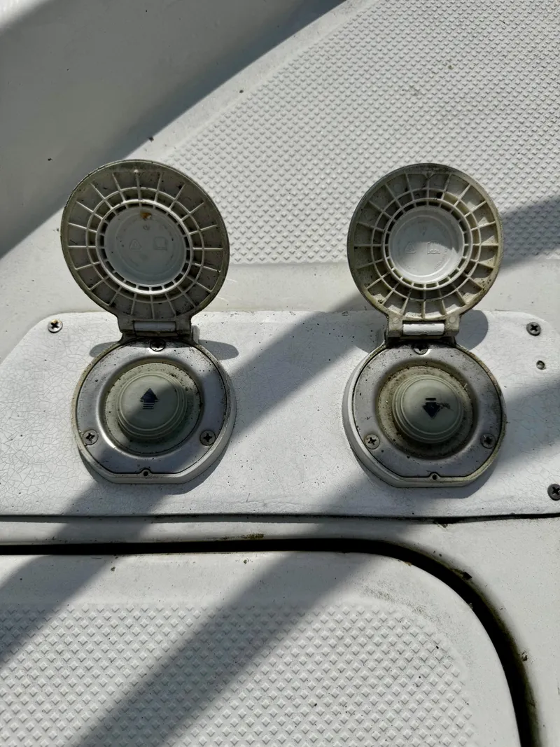 Slide: The Image of 1998 Maxum 4100 SCA - 7