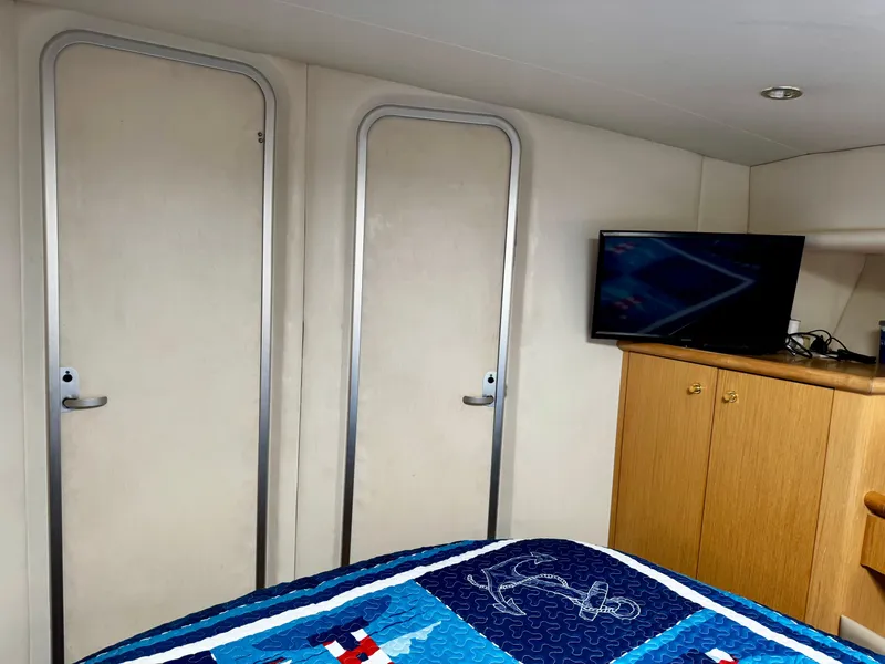 Slide: The Image of 1998 Maxum 4100 SCA - 74