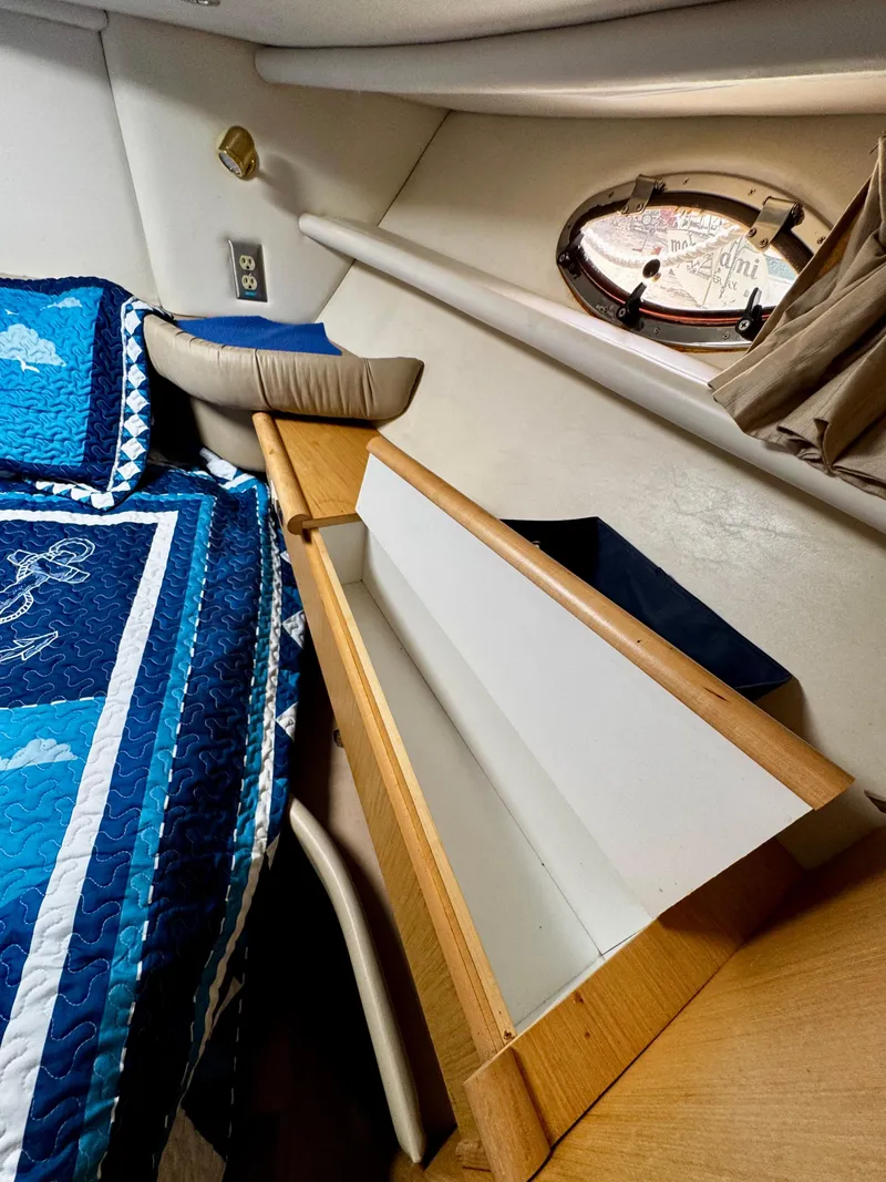 Slide: The Image of 1998 Maxum 4100 SCA - 76