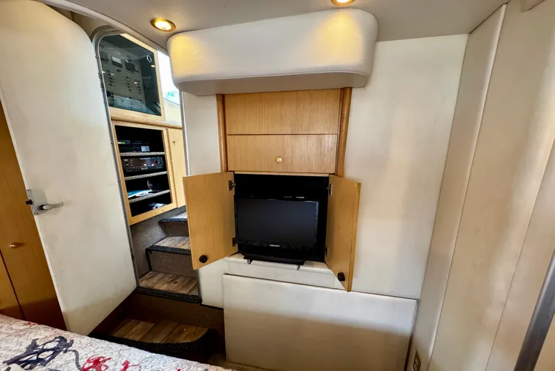 Slide: The Image of Maxum 4100 SCA 1998 - 94