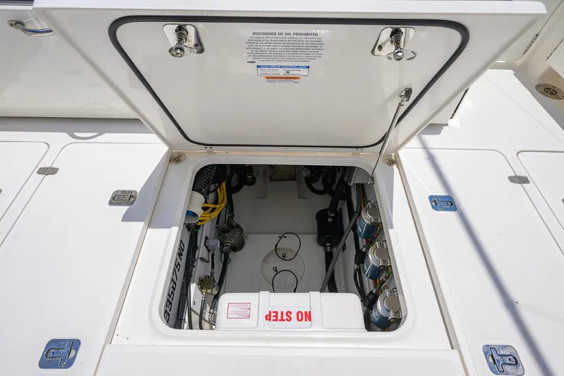 Slide: The Image of Pursuit 38 OUTTA HERE - Cockpit - 28