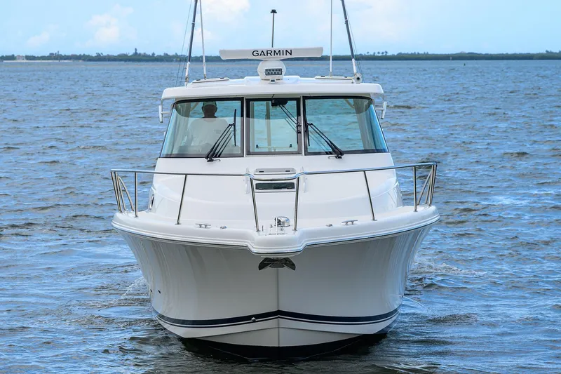 Slide: The Image of Pursuit 38 OUTTA HERE - Bow Profile - 39