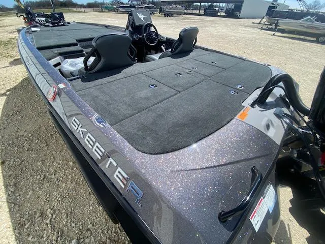 Slide: The Image of 2025 Skeeter ZXR21 boat with spacious deck and sleek design. - 10