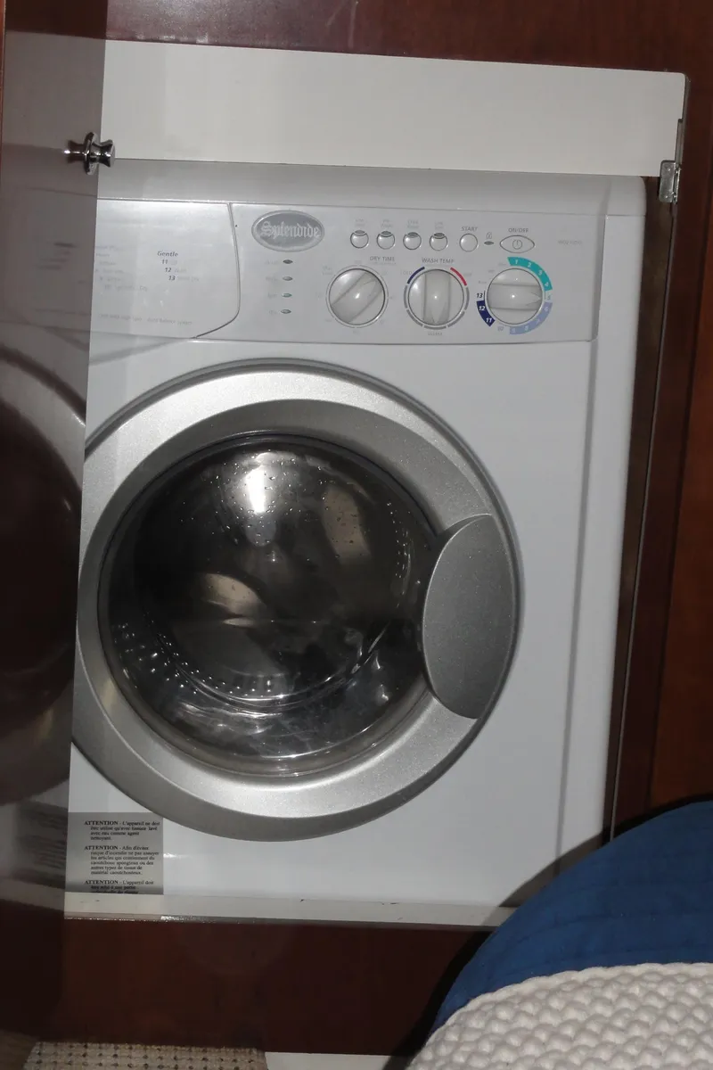 Slide: The Image of Meridian 441 Sedan 2009 - 58