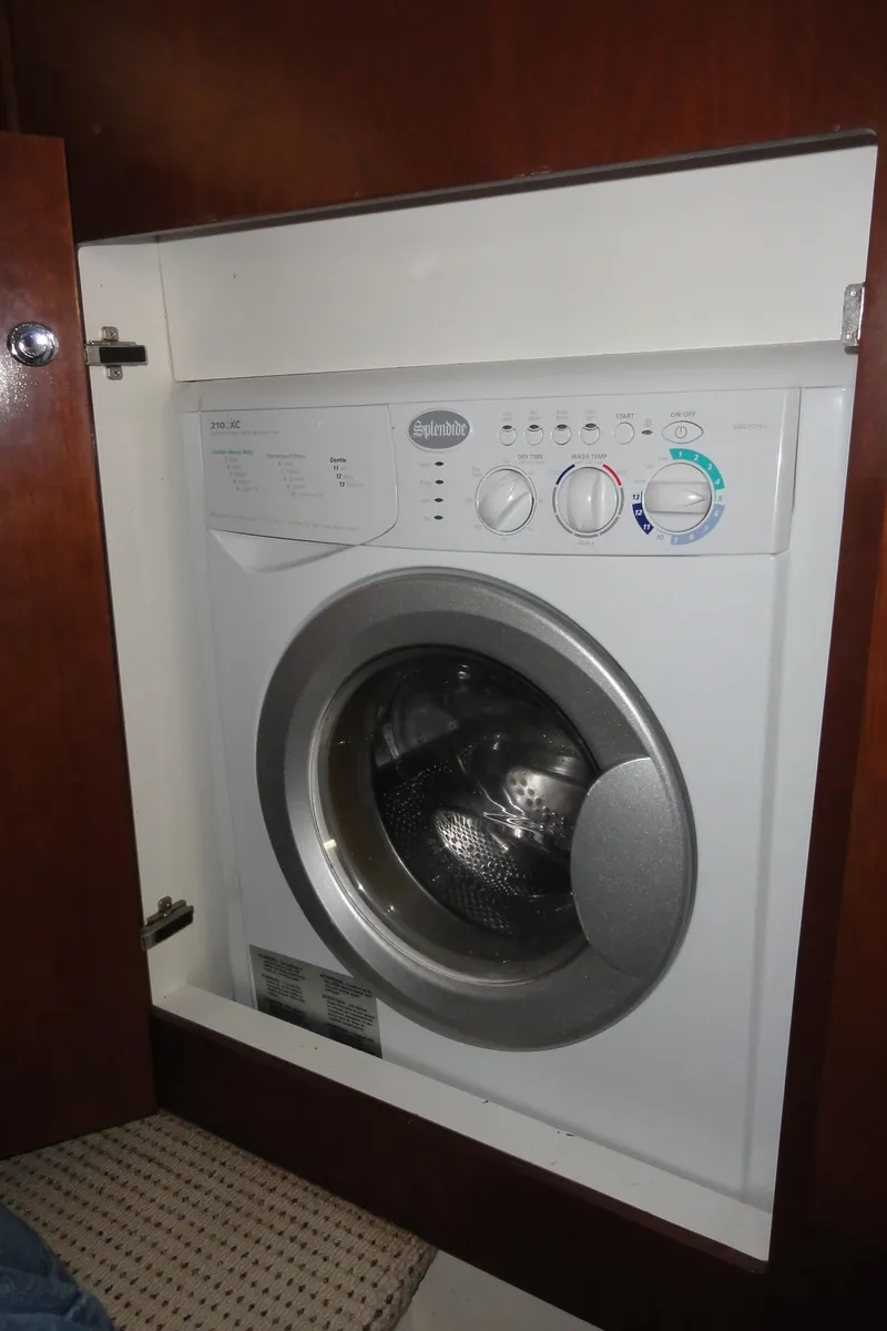 Slide: The Image of Meridian 441 Sedan 2009 - 59