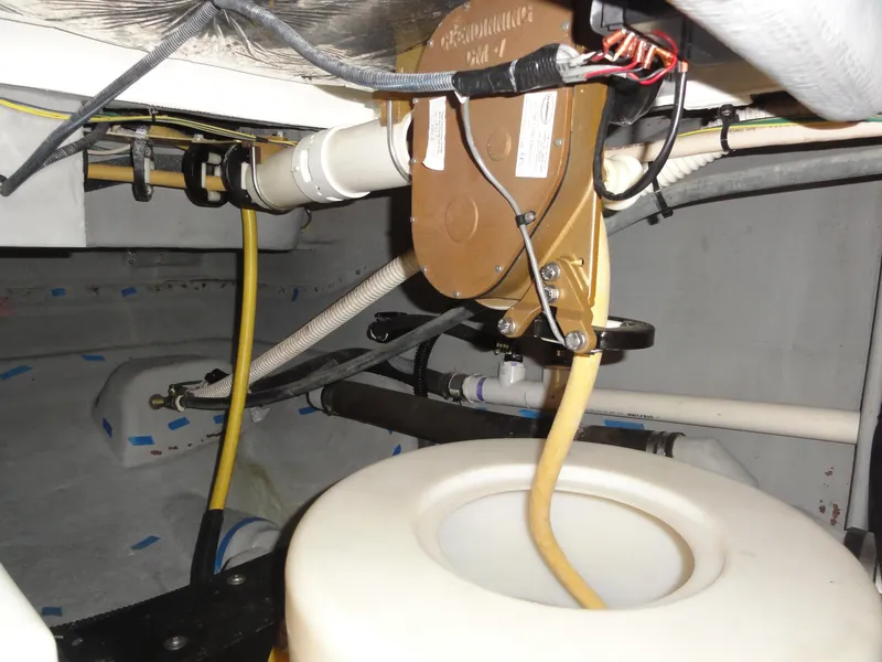 Slide: The Image of Meridian 441 Sedan 2009 - 71