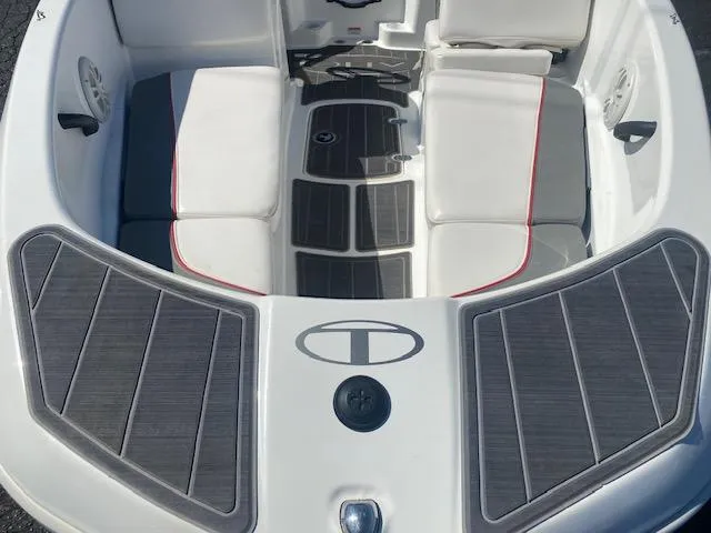 Slide: The Image of Tahoe T16 2019 - 18