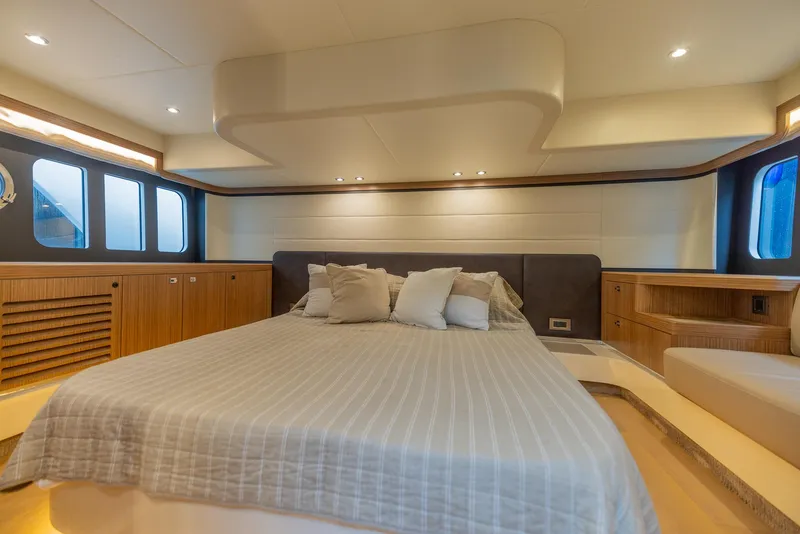 Slide: The Image of Absolute 50 Fly 2019 - 50