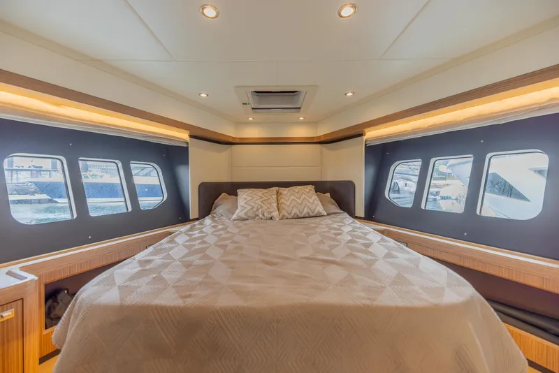 Slide: The Image of Absolute 50 Fly 2019 - 61