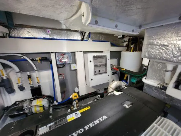 Slide: The Image of Absolute 50 Fly 2019 - 73