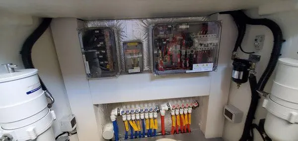 Slide: The Image of Absolute 50 Fly 2019 - 74