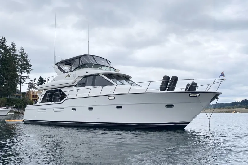 Slide: The Image of Bayliner 5288 Pilot House 2000 yacht on calm water, overcast sky. - 0