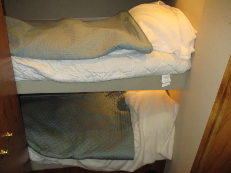 Slide: The Image of Bayliner 5288 Pilot House Motoryacht 2000 - 50