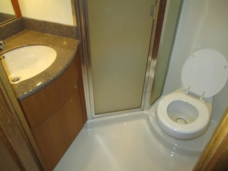 Slide: The Image of Bayliner 5288 Pilot House Motoryacht 2000 - 54