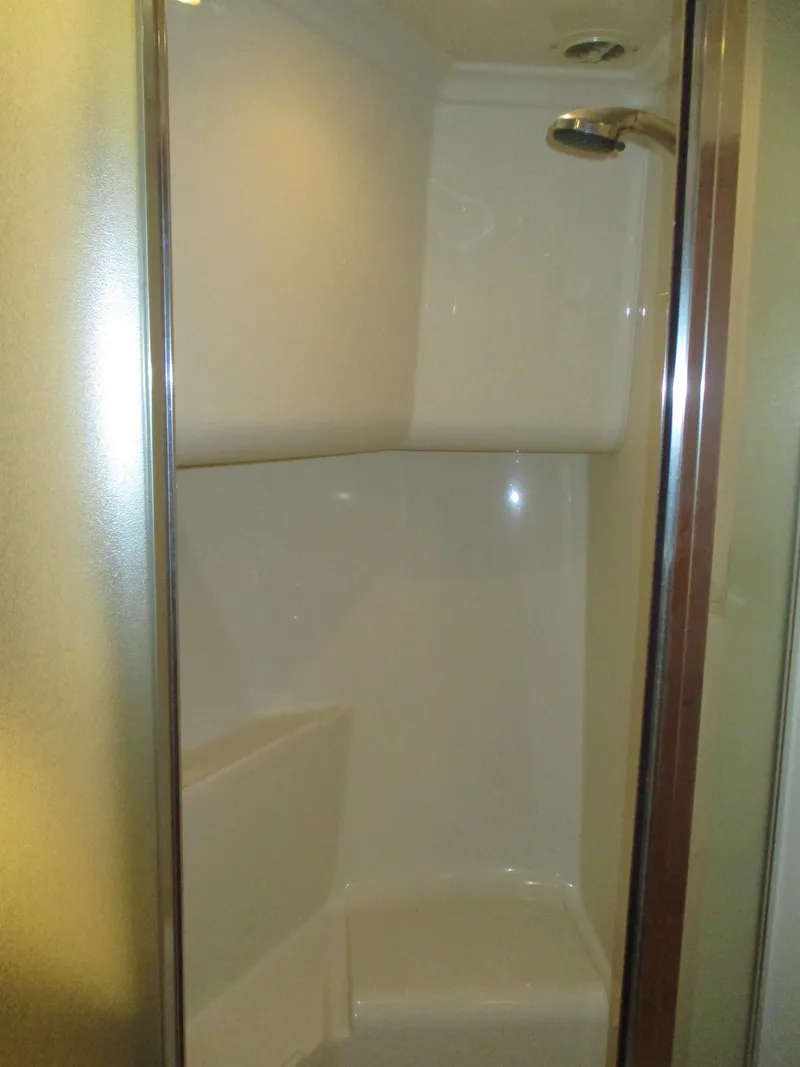 Slide: The Image of Bayliner 5288 Pilot House Motoryacht 2000 - 55