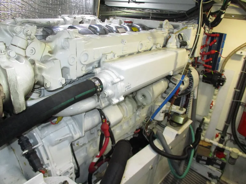 Slide: The Image of Bayliner 5288 Pilot House Motoryacht 2000 - 59