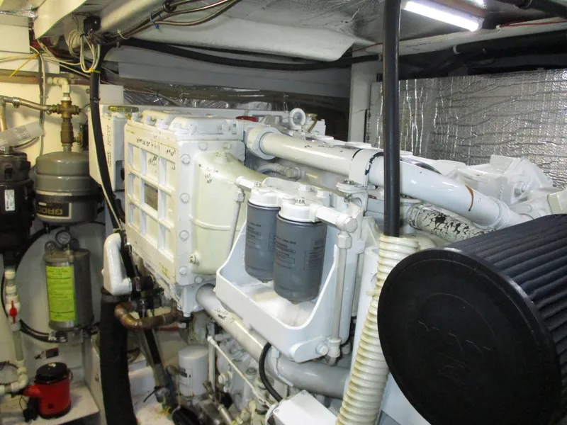 Slide: The Image of Bayliner 5288 Pilot House Motoryacht 2000 - 60