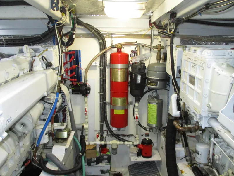 Slide: The Image of Bayliner 5288 Pilot House Motoryacht 2000 - 62