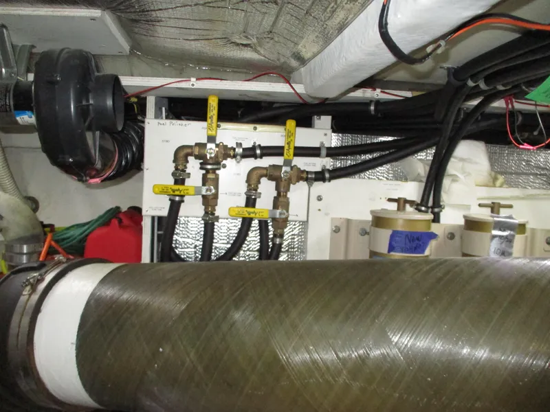 Slide: The Image of Bayliner 5288 Pilot House Motoryacht 2000 - 65