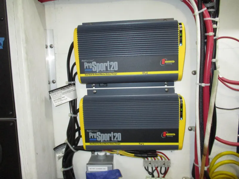 Slide: The Image of Bayliner 5288 Pilot House Motoryacht 2000 - 67