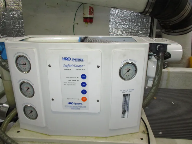 Slide: The Image of Bayliner 5288 Pilot House Motoryacht 2000 - 69