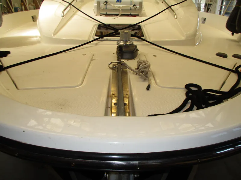 Slide: The Image of 2000 Bayliner 5288 Pilot House yacht deck with anchor and ropes. - 7