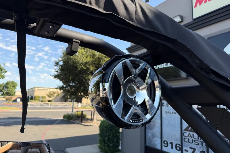 Slide: The Image of Outdoor speaker on MB B52 21 Alpha boat, 2025 model, under clear sky. - 27