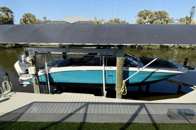 Slide: The Image of Sea Ray 290 SDX OB 2023 - 10