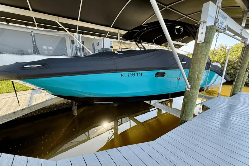 Slide: The Image of Sea Ray 290 SDX OB 2023 - 12