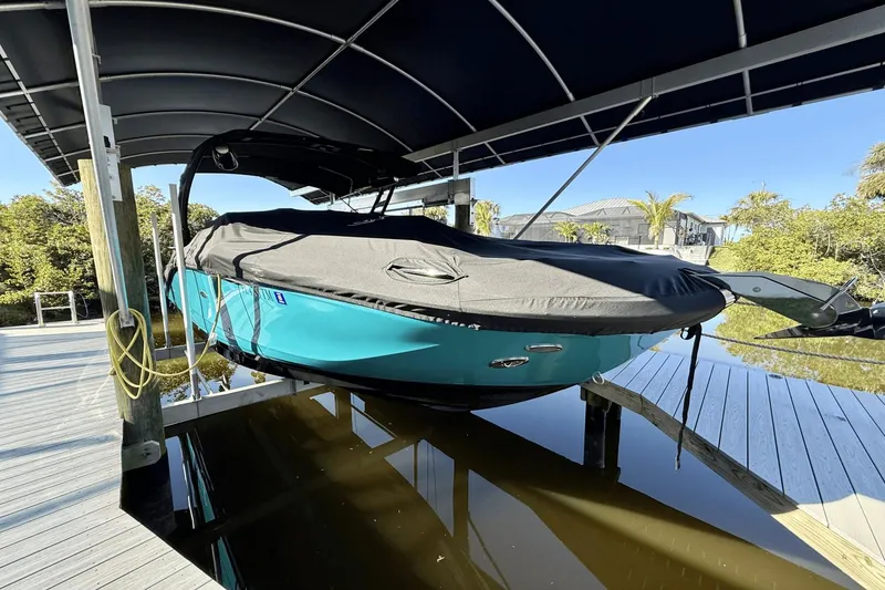Slide: The Image of Sea Ray 290 SDX OB 2023 - 13