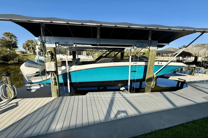 Slide: The Image of Sea Ray 290 SDX OB 2023 - 14