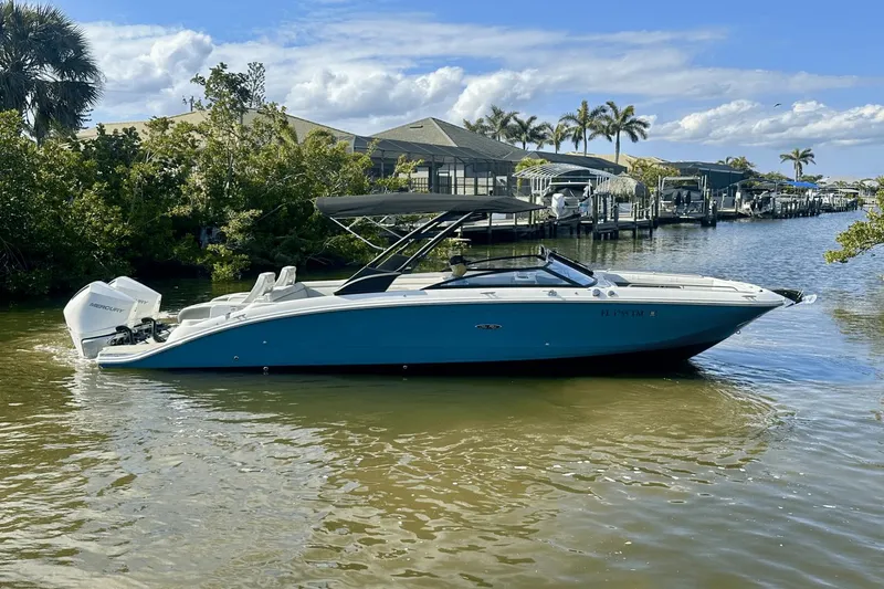 Slide: The Image of Sea Ray 290 SDX OB 2023 - 2