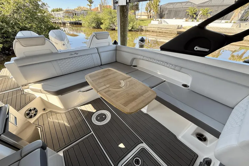 Slide: The Image of Sea Ray 290 SDX OB 2023 - 25