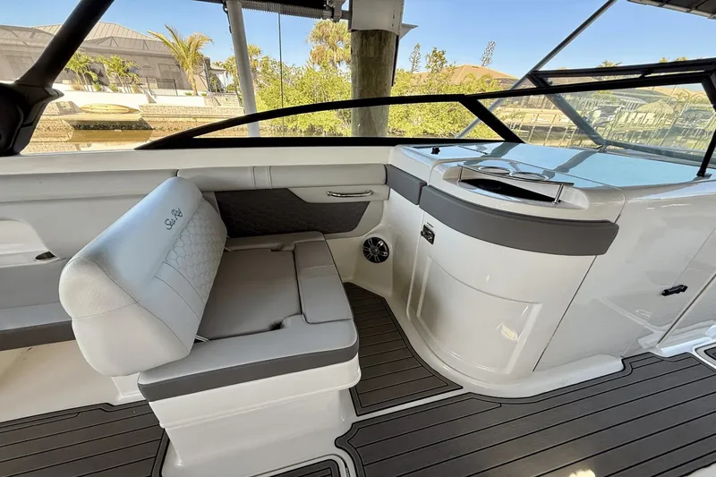 Slide: The Image of Sea Ray 290 SDX OB 2023 - 27