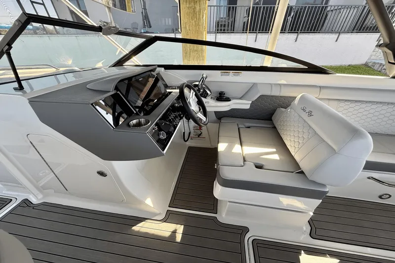 Slide: The Image of Sea Ray 290 SDX OB 2023 - 31