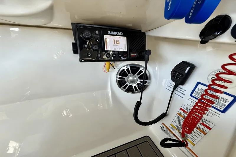 Slide: The Image of Sea Ray 290 SDX OB 2023 - 38