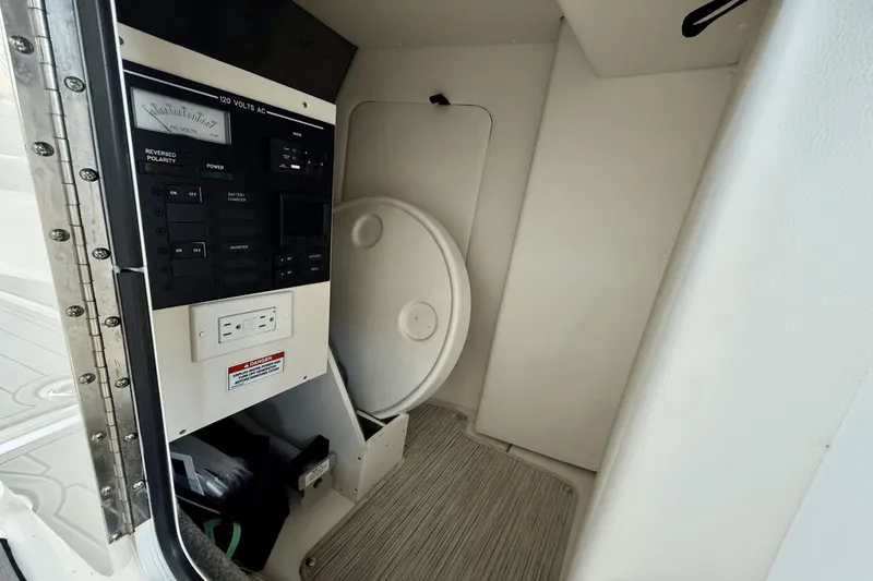 Slide: The Image of Sea Ray 290 SDX OB 2023 - 39