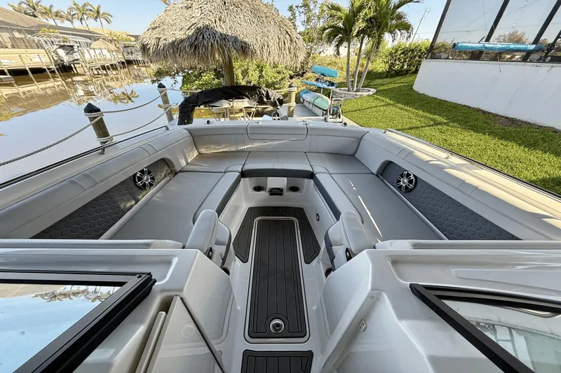 Slide: The Image of Sea Ray 290 SDX OB 2023 - 41