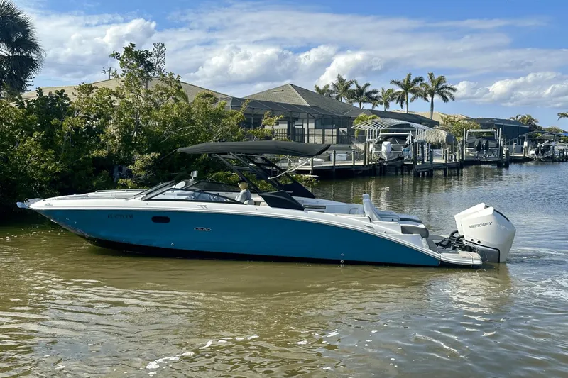 Slide: The Image of Sea Ray 290 SDX OB 2023 - 6
