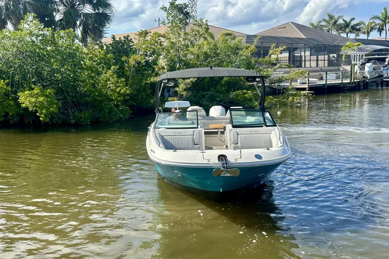 Slide: The Image of Sea Ray 290 SDX OB 2023 - 9