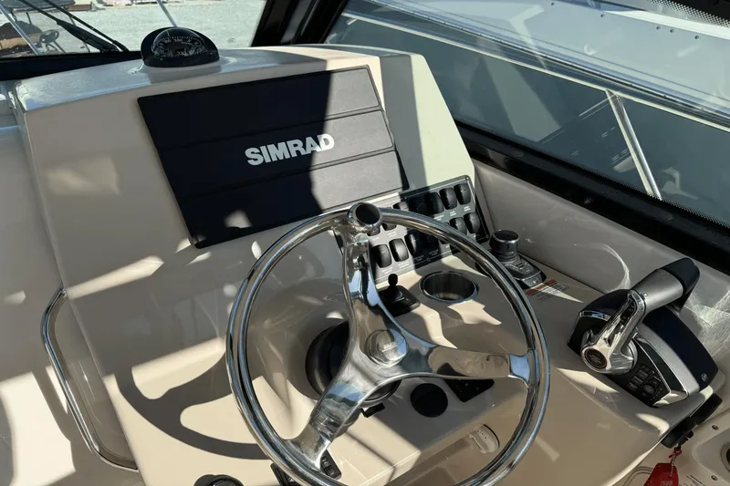 Slide: The Image of Boston Whaler 285 Conquest 2024 - 10