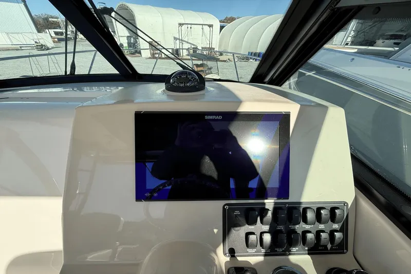 Slide: The Image of Boston Whaler 285 Conquest 2024 - 14