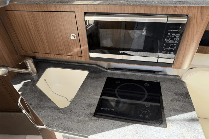 Slide: The Image of Boston Whaler 285 Conquest 2024 - 23
