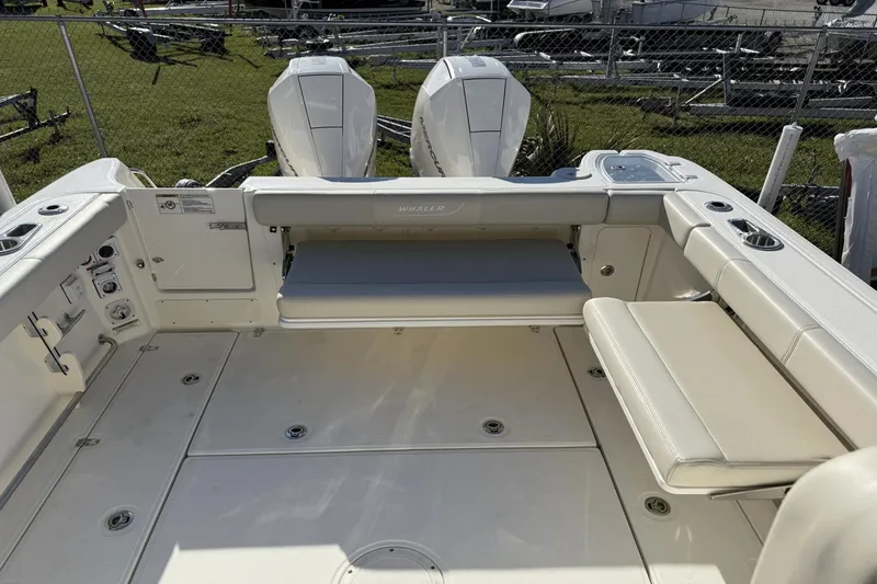 Slide: The Image of Boston Whaler 285 Conquest 2024 - 28