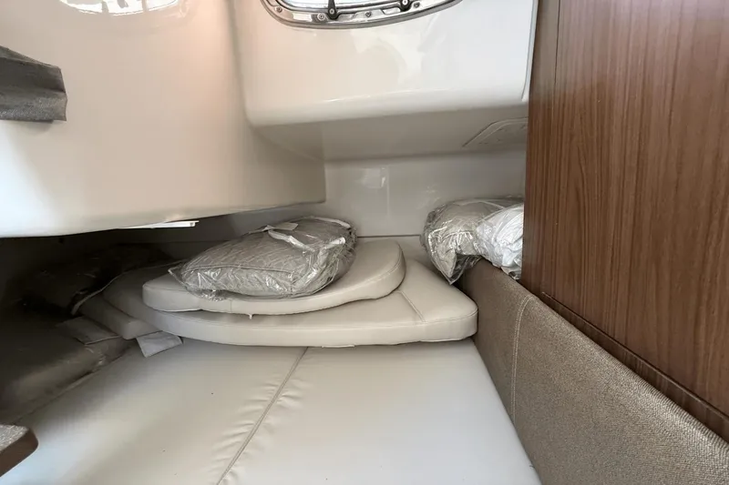 Slide: The Image of Boston Whaler 285 Conquest 2024 - 31