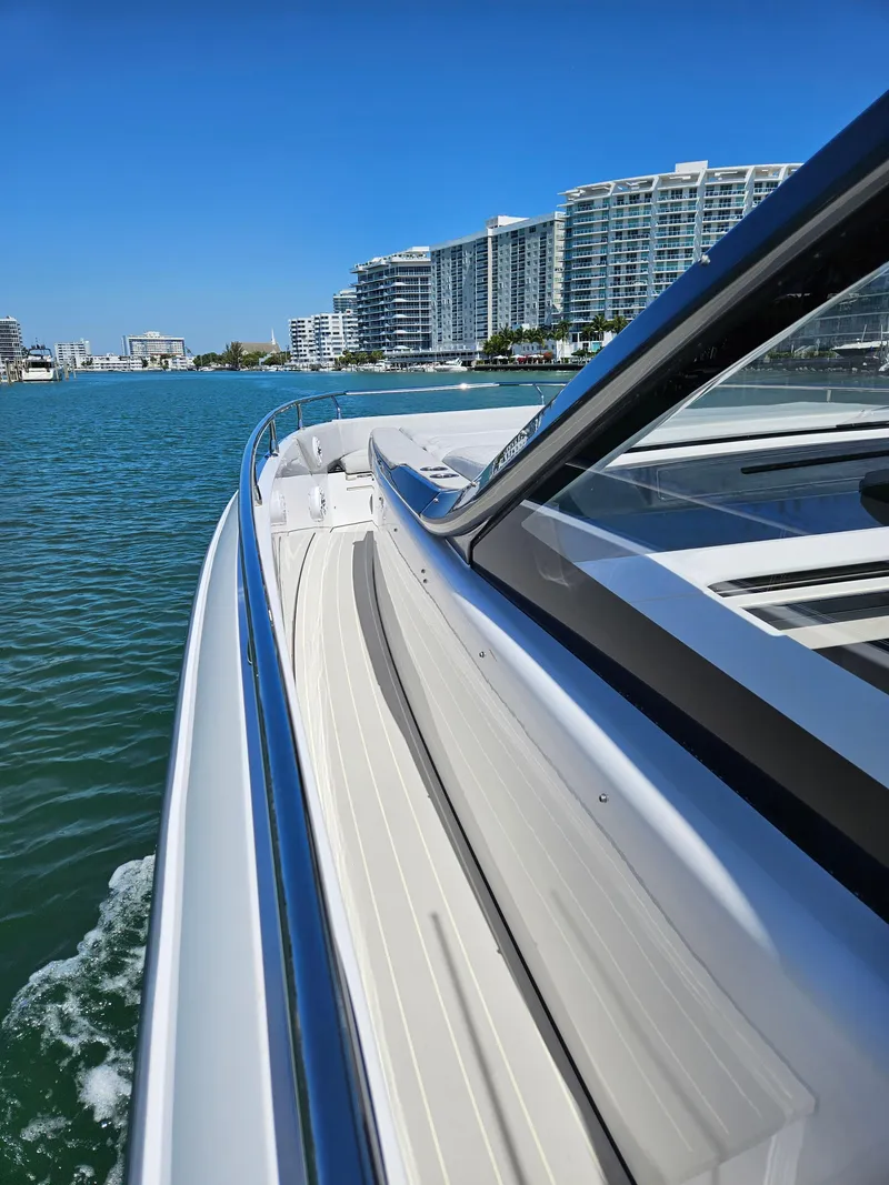 Slide: The Image of Azimut Verve 42 2023 - 5